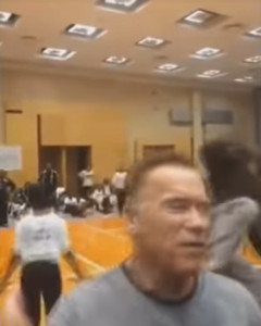 Arnold Schwarzenegger attacked with a flying kick from behind